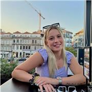 Soy una profesora graduada en educación primaria e infantil, con especialidad en educación física. Llevo años trabajando con niños