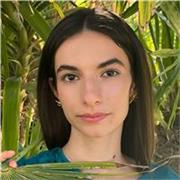 Estudiante de la carrera de psicología que hizo el bachillerato de ciencias de la salud con buenas notas.