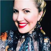 Creative Public Speaking Coach Helping Professionals Speak With Confidence and Impact