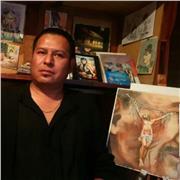 Profesor de pintura dicta clases a niños y adultos