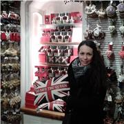 Docente di lingua inglese con certificazione CELTA e livello C1, impartisce lezioni a bambini e ragazzi