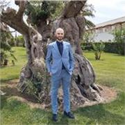 Trasforma Google nel tuo miglior alleato. Impara le strategie avanzate per scalare la SERP, ottimizzare contenuti e convertire i c