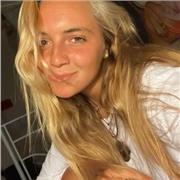 Docente di lingue, impartisce lezioni di spagnolo e inglese per gli studenti delle scuole medie e superiori