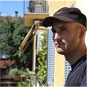 Laureato presso la Music Academy di Bologna, insegno chitarra per tutti i livelli