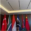 İngilizceyi sevdirerek öğretmeyi hedefleyen, iletişim odaklı bir İngilizce öğretmeniyim.