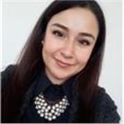 Profesora, Socióloga de profesión, ofrece clases de geografía, historia y formación cívica y ética