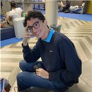 Profesor de ingles con 2-3 años en el area que cuenta con experiencia en estudiantes desde chicos de8 hasta jovenes en sus 20 años