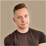 Trener i dietetyk, a także manager z dziesięcioletnim doświadczeniem korporacyjnym w środowisku międzynarodowym i pracy z nativami