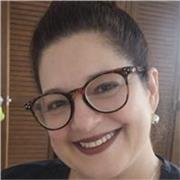 Profesora universitaria y periodista con más de 20 años de ejercicio profesional