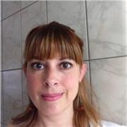 Professora de artes ensina pintura para crianças e adolescentes!