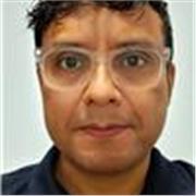 Profesor de redes informáticas apto para todas las edades.