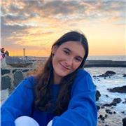 Acabando mis estudios de Maestra en educación Infantil, con C1 de Inglés y B1 de francés.