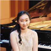 Insegnante di Pianoforte. Laureato magistrale negli Stati Uniti e ora studia Biennio in Italia