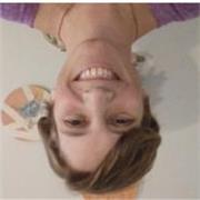 Profesora y realizadora en artes visuales, con orientación en escultura