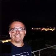 sono un insegnante di informatica con esperienza nella formazione di ragazzi delle scuole medie e superiori