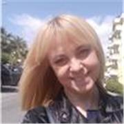 Buongiorno. Sono Elena. Sono russa di origine. Non sono insegnante proffesionale ma la mia lingua madre la conosco bene. E anche italiano. Abito in italia da 15 anni