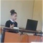 Studentessa universitaria con buonissima padronanza della lingua inglese