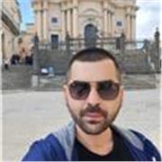 Hello/ Salut, sono Dave ;) Laureato in Scienze linguistiche e con una esperinza biennale in qualità di docente di lingue straniere presso scuole statali, offro lezioni di recupero scolastico e lezioni di lingua straniera. Problemi con l'inglese o il franc