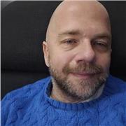 Laureato in discipline umanistiche con pluriennale esperienza nell'aiuto dei compiti e nel recupero materie dalle elementari