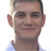 Grado con honores en lingüística, máster en RRII