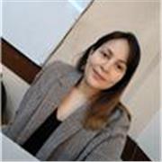 Profesora de química para estudiantes de bachillerato