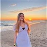 Chica joven con excelentes notas. Muy capacitada en lengua castellana, historia y biología.