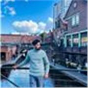 IELTS trainer teaches students of different age groups to study or move abroad