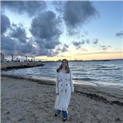 I am an enthusiastic and passionate individual who thrives on teaching and learning her native language, Italian.