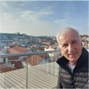 Professeur d'anglais natif avec 40 ans d'expérience dans le commerce et les qualifications requises pour enseigner en ligne






