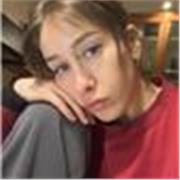 Offre lezioni a bambini e ragazzi fino alla classe superiore per approfondire materie artistiche sia pratiche che teoriche  