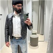 Sono un ragazzo di 27 anni, laureato in Ingegneria Meccanica presso l'Università di Parma con un diploma di laurea triennale. Ho u