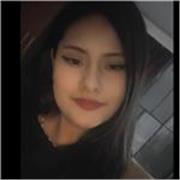 Profesora imparte clases a jovenes universitarios de Psicología Organizacional