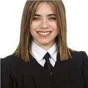 Soy graduada en Lengua y Literatura españolas y actualmente curso el Máster en formación de profesorado de ESO y Bachillerato. Estoy encantada de aprovechar mis conocimientos y experiencia para ayudar a otros