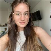 Profesora de inglés para poder mejorar las habilidades de comunicación y escritas.