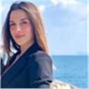 Studentessa di giurisprudenza disponibile per ripetizioni di diritto
