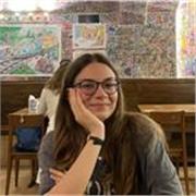 Ragazza universitaria impartisce ripetizioni e lezioni private, o aiuto compiti per ragazzi di elementari, medie e superiori