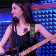 Studentessa di chitarra moderna al Saint Louis College of Music impartisce lezioni private