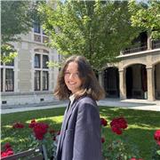 Professeur de mathématiques jusqu'en terminale sur Grenoble et ses alentours, très patiente et à l'écoute pour qui en a besoin :))