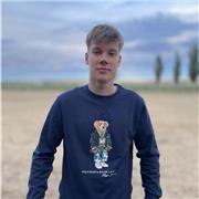 Chico joven con ganas de enseñar y ayudar igual que me ayudaron ami, pragmático y paciente.