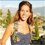 Me defino como una profesora cercana, creativa y apasionada por el idioma inglés. Me encanta adaptar las clases a los intereses y 