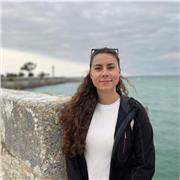 Diplômée du diplôme d’état de docteur en Pharmacie, cours en biologie moléculaire biochimie, biologie, chimie …