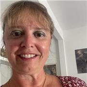 Coaching en évolution de vie, thérapeute et expérience en soutien scolaire en français.