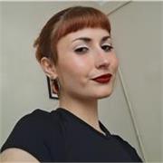 Profesora titulada en Estudios Ingleses con años de experiencia