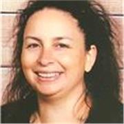 Licenciada en Filología hispánica, con años de experiencia, con capacidad de adaptación y facilidad de trato con niños. 