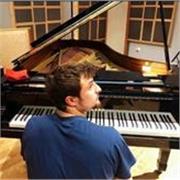 Insegnante di pianoforte e teoria della musica