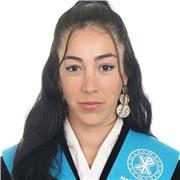 Me defino como una docente cercana, creativa y comprometida con el aprendizaje de cada alumno.