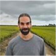 Estudié Sociología y trabajo en un contact center como coordinador para una ONG. Esto te lo informo porque con mi experiencia laboral estoy acostumbrado a formar, adaptarme a diferentes perfiles personales y ritmos. Por otro lado, tengo 2 hijos pequeños