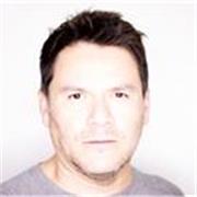 Fotógrafo profesional y creativo con más de 25 años de experiencia en fotografía de estudio y proyectos editoriales. 
