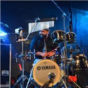 ¡Descubre el ritmo en ti!
Soy un profesor de batería y percusión con titulación homologada en España, con metodología propia