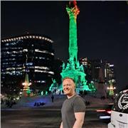 Profesor de inglés con experiencia en clases para niños y adultos